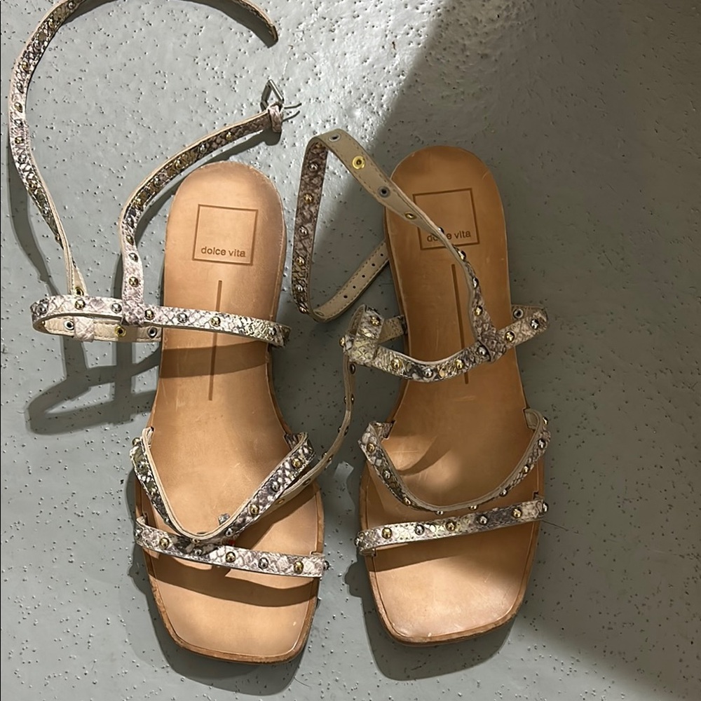 Dolce Vita Women's Tan Sandals